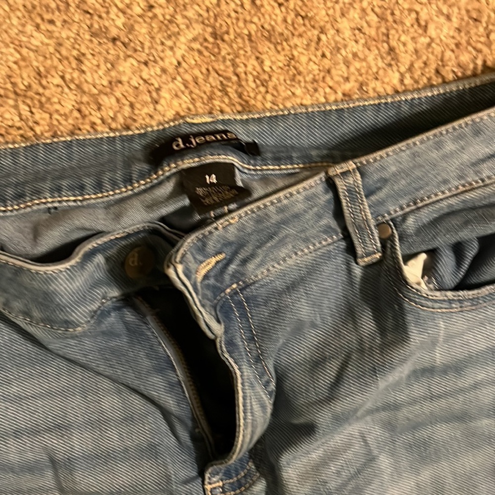 Distressed jeans - Picture 2 of 2